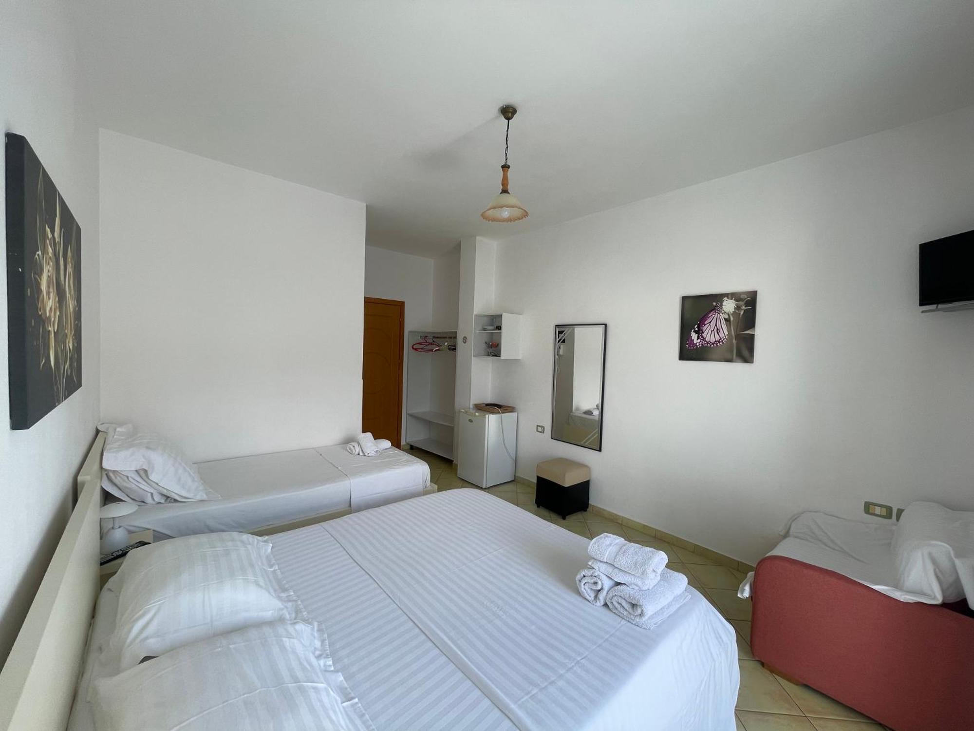 Villa Rrodhaj Sarandë Exteriör bild